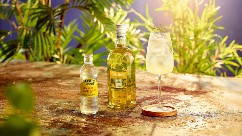 Pineapple Spritz summer spritz cocktail | Franklin & Sons